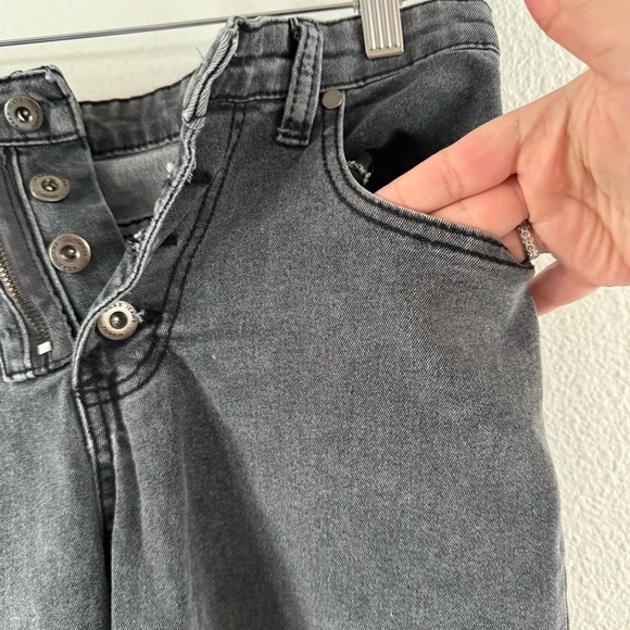 Gray Button Fly Asymmetrical Zip Long Shorts print Floral Modern Street Med NEW - Picture 5 of 13